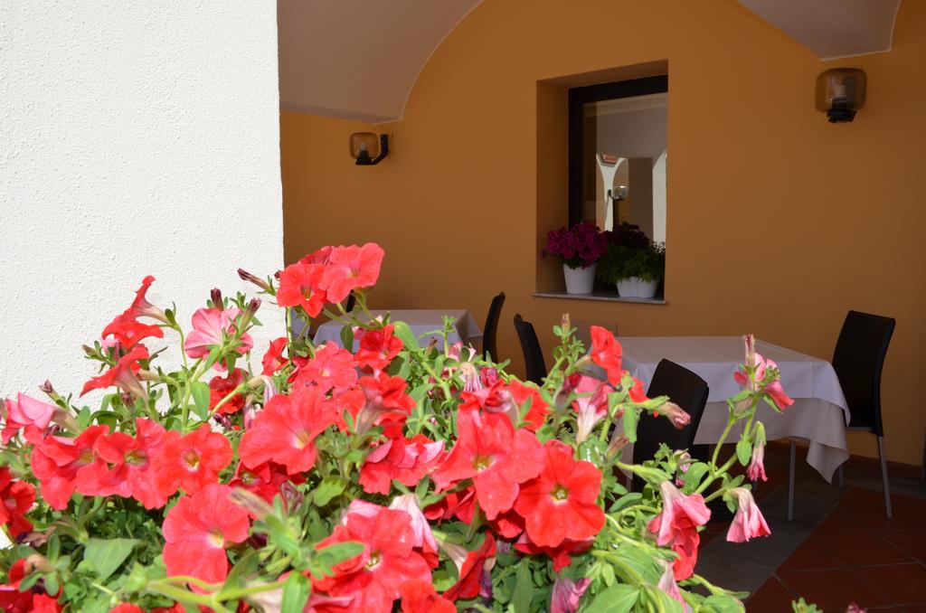 Hotel Orri Тортоли Экстерьер фото
