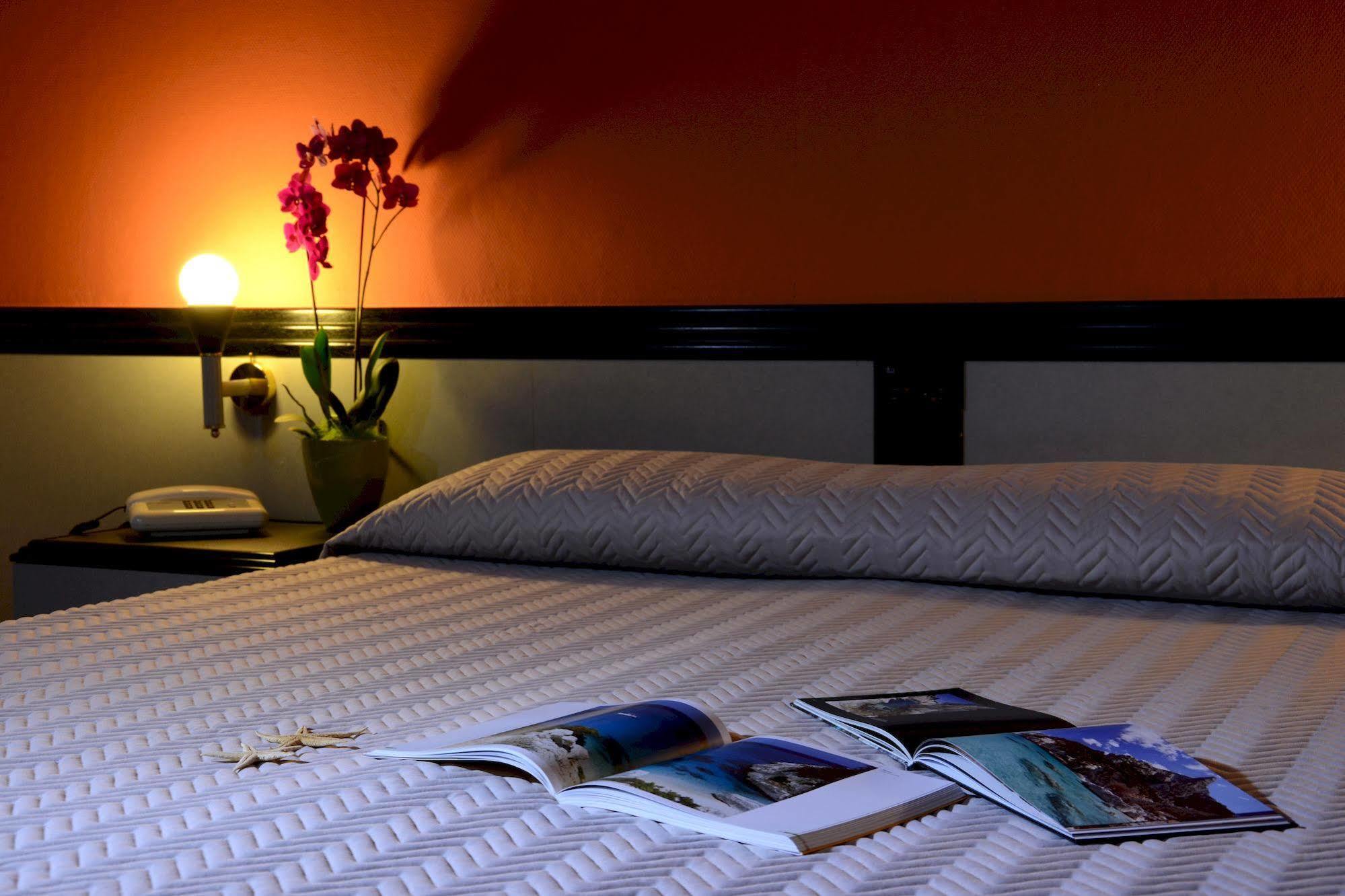 Hotel Orri Тортоли Экстерьер фото
