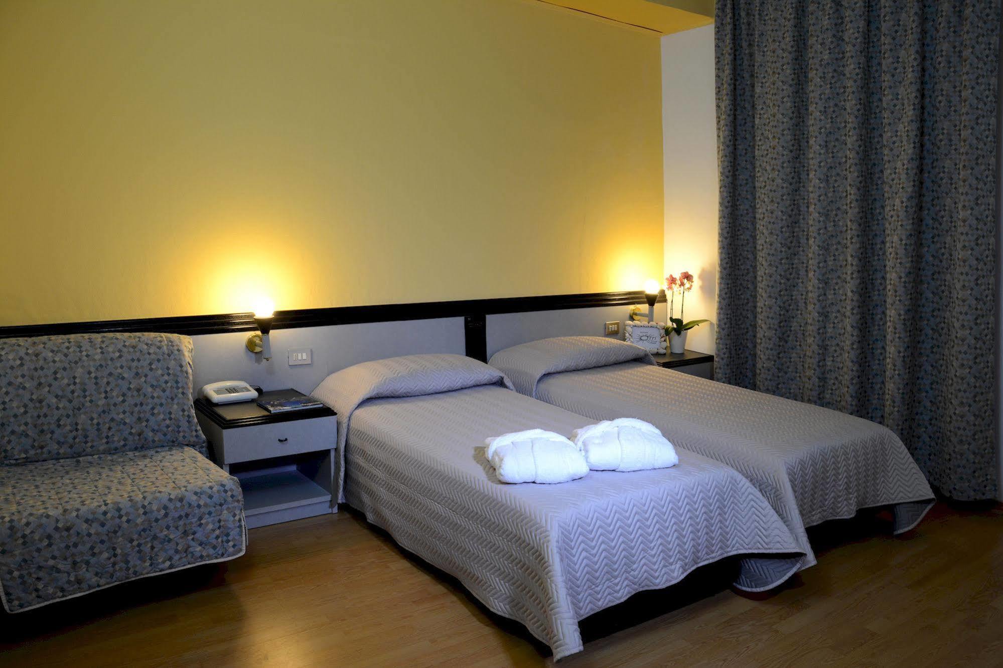 Hotel Orri Тортоли Экстерьер фото