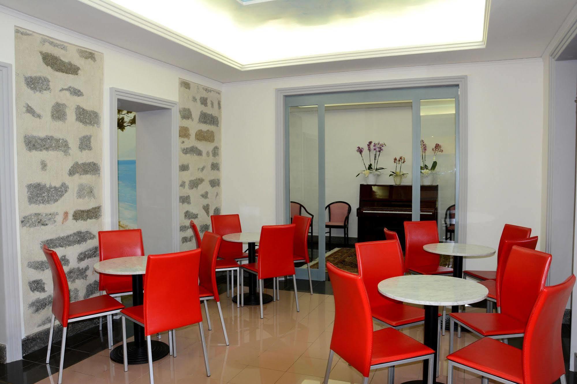 Hotel Orri Тортоли Экстерьер фото