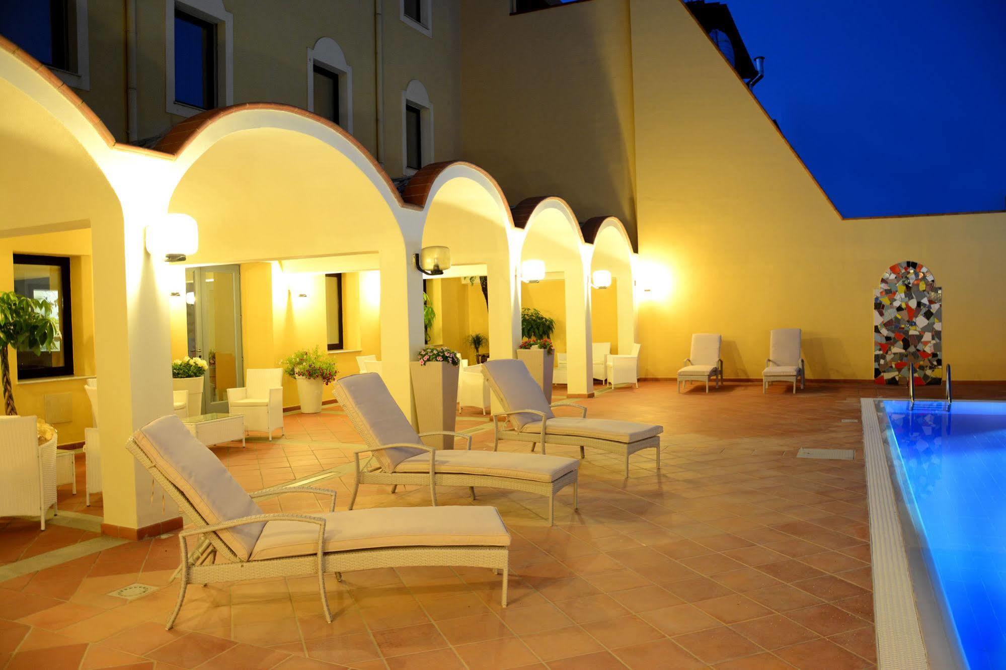 Hotel Orri Тортоли Экстерьер фото