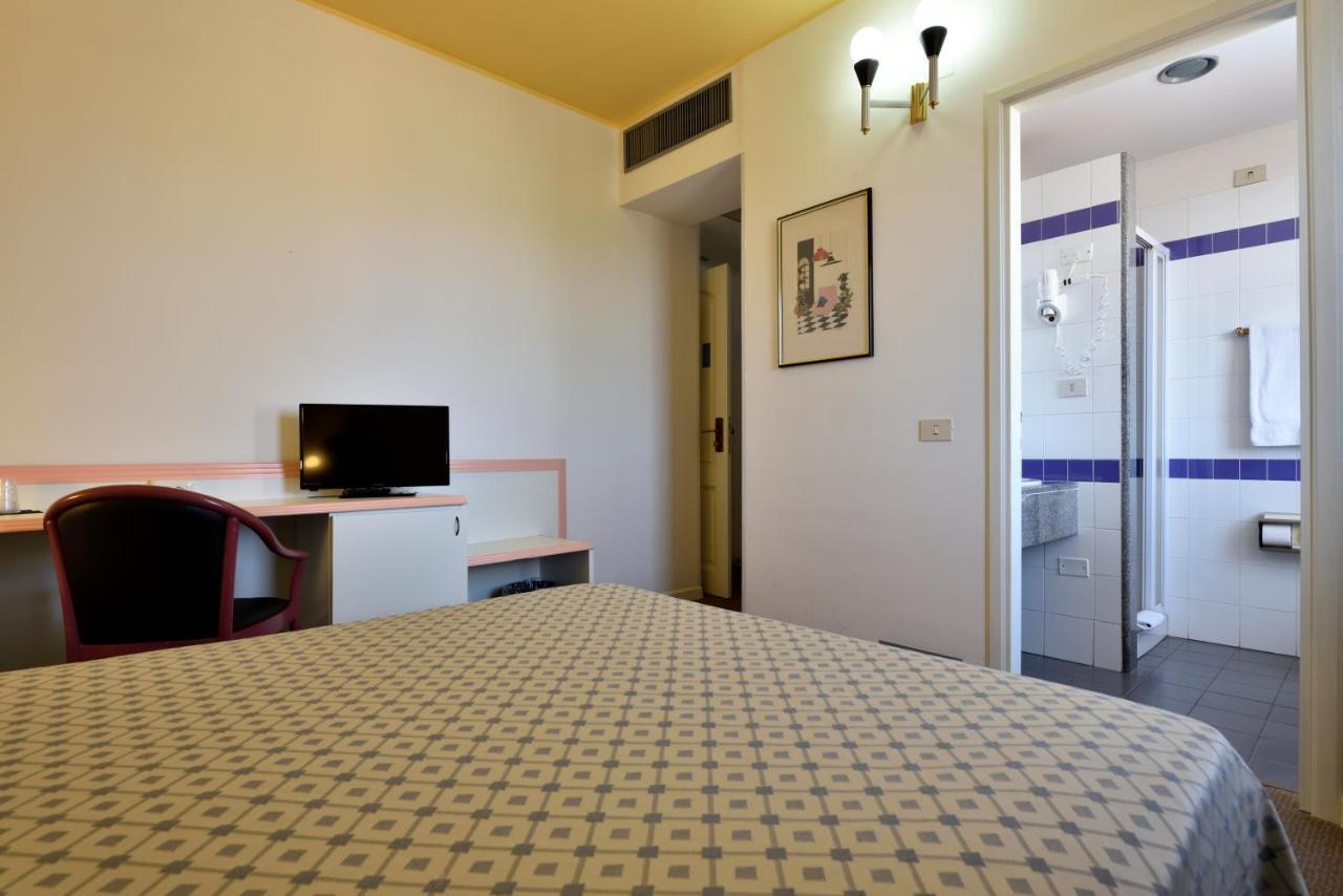 Hotel Orri Тортоли Экстерьер фото