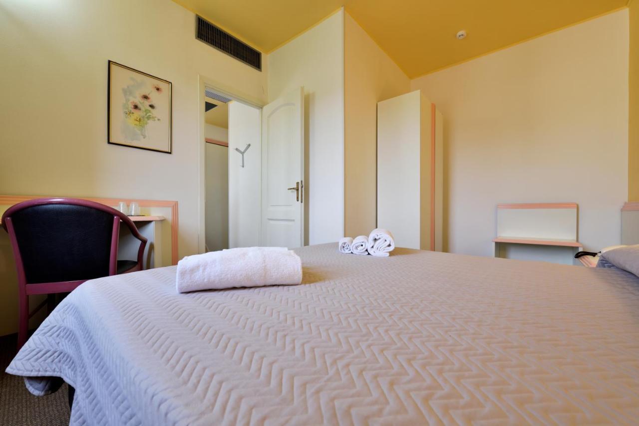 Hotel Orri Тортоли Экстерьер фото