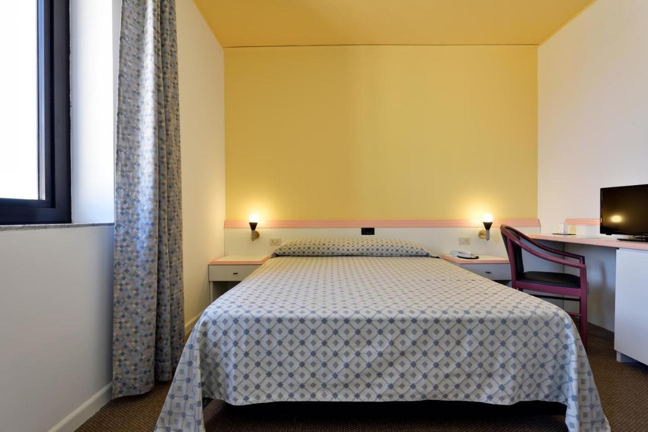 Hotel Orri Тортоли Экстерьер фото